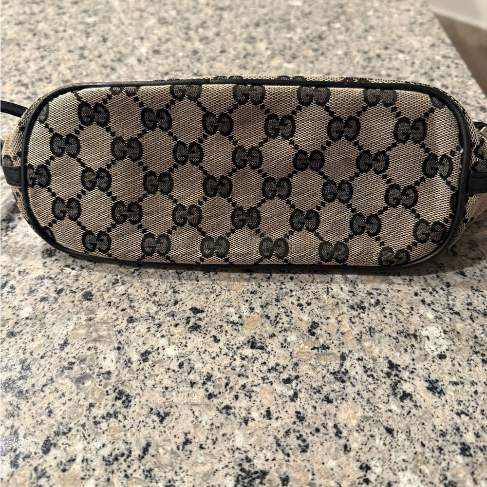Gucci Beige and Black boat pochette Monogram purse 👜 - Picture 4 of 10